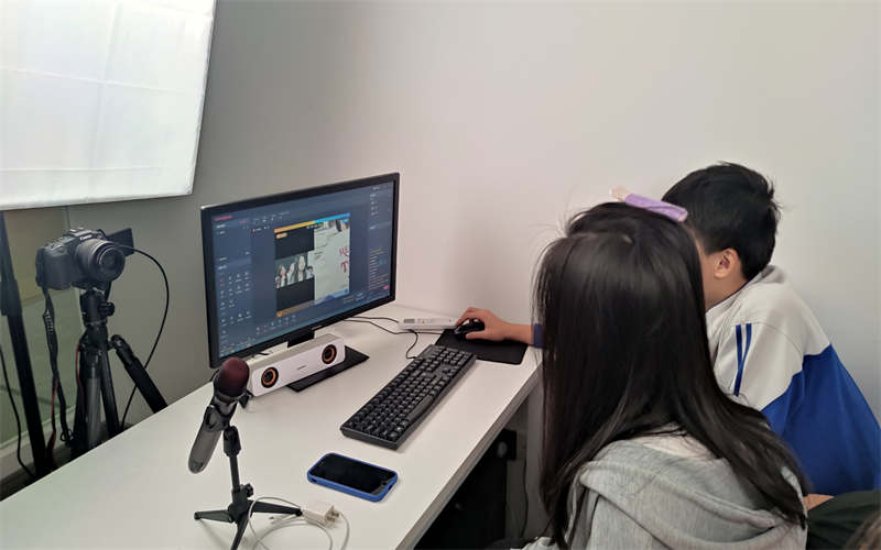 從課堂到直播間—我校以賽促學(xué)探索電商人才培
